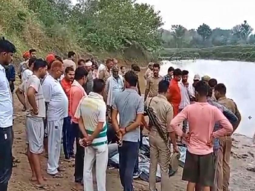 Uttar Pradesh Crime News : mother killed four children, fourth escaped | माता न तू वैरिणी...चार मुलांना नदीकाठी घेऊन गेली, तिघांना बुडून मारलं; चौथ्याने पळ काढला