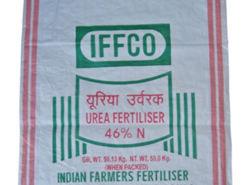 Farmers' inconvenience about urea allocation from shopkeepers selling fertilizers in the Bhigvan area | भिगवण परिसरात खते विक्री करणाऱ्या दुकानदारांकडून युरिया वाटपाबाबत शेतकऱ्यांची अडवणूक