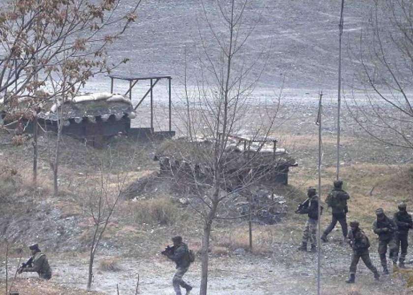 Suspicious movements near Army camp in Uri, search operation after firing | उरीमधील आर्मी कॅम्पजवळ संशयास्पद हालचाली, गोळीबारानंतर शोधमोहीम सुरू 