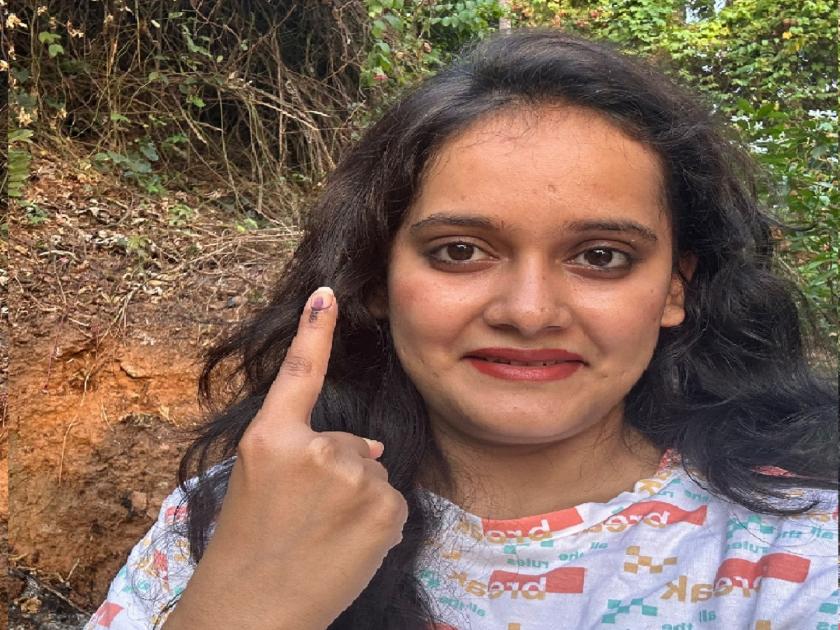 Mansi Ajinkya Pednekar from Ratnagiri who lives in America came to India for special voting | LokSabha2024: खास मतदानासाठी रत्नागिरीच्या सूनबाई अमेरिकेतून आल्या भारतात