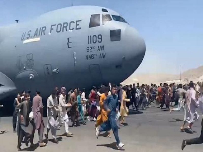Afghanistan: Human skeleton found in the wheel of a plane flying from Kabul to Qatar | Afghanistan: काबूलवरुन उड्डाण घेतलेल्या विमानाच्या चाकात आढळले मानवी अवशेष