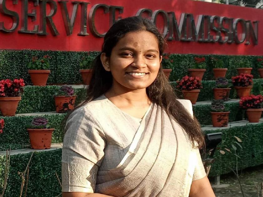 Vrishali Kamble of Uttur cleared the UPSC exam at the age of 23 in her first attempt | Kolhapur: उत्तुरच्या वृषाली कांबळे हीचे अवघ्या २३ व्या वर्षी पहिल्या प्रयत्नात यूपीएससी परीक्षेत यश