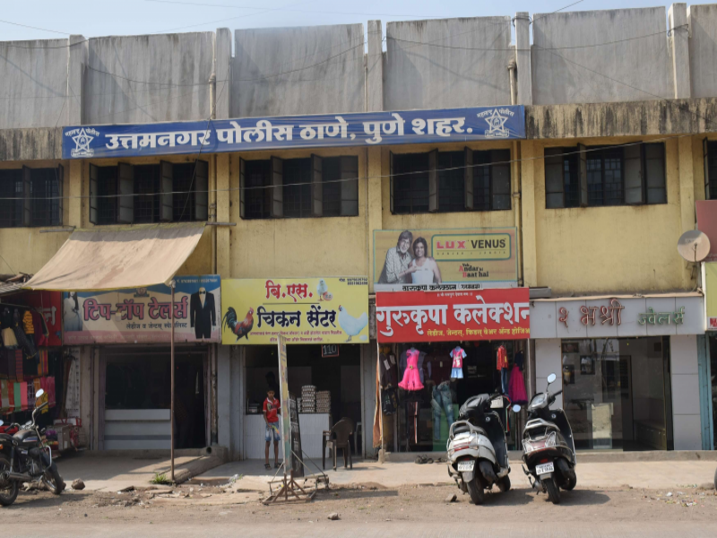 'Close the shop or else we will kill you...' Young people in Pune with Koyta in their hands shout | 'दुकान बंद कर अन्यथा मारून टाकेल...' पुण्यात हातात कोयते घेऊन तरुणांचा धुडगुस