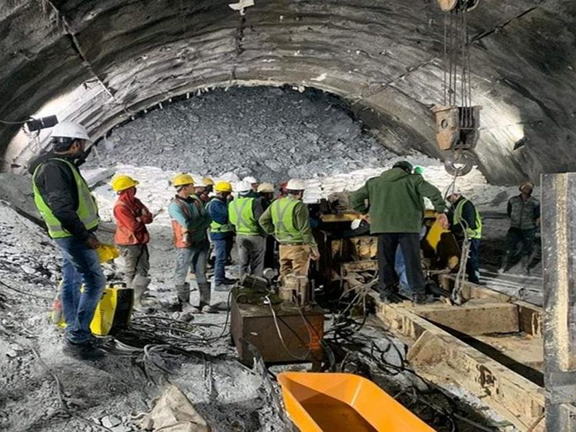 Uttarkashi Tunnel Accident: To evacuate the workers, they will now take the help of 'rat-holes', digging by hand; Information from NDMA | कामगारांना बाहेर काढण्यासाठी आता घेणार ‘रॅट-होल’ची मदत, हाताने खोदकाम करणार; NDMAची माहिती