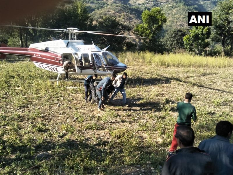 12 killed, 13 injured in bus fell in a gorge on Uttarkashi-Yamunotri highway | उत्तरकाशी-यमुनोत्री हायवेवर बस दरीत कोसळून 12 ठार, 13 जखमी
