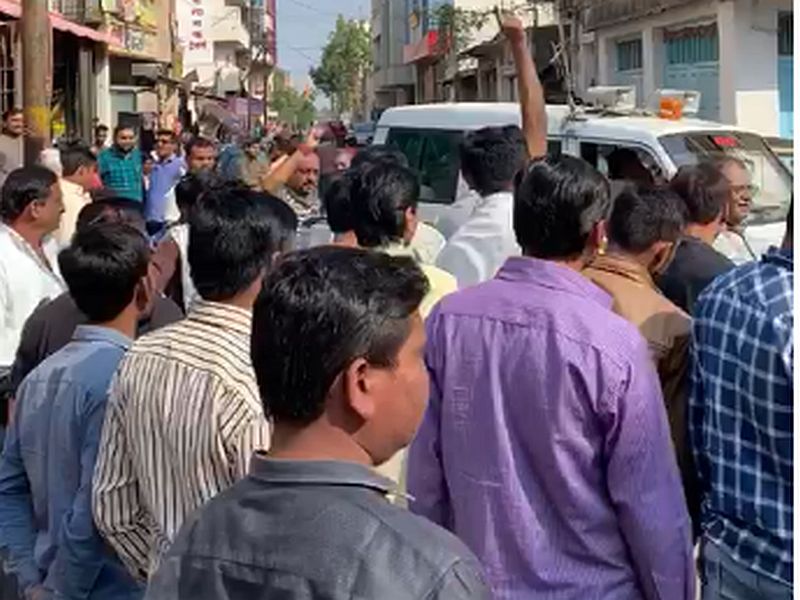 Face to face with supporters and opponents of the citizenship law; Composite response to the bandh in the air | नागरिकत्व कायद्याचे समर्थक व विरोधक आमनेसामने; यवतमाळात महाराष्ट्र बंदला संमिश्र प्रतिसाद 