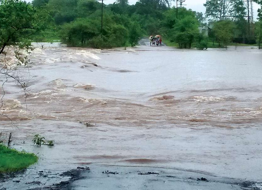 The Tansa River crossed the danger level | तानसा नदीने धोक्याची पातळी ओलांडली