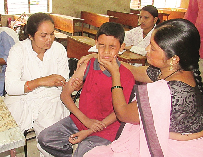 10 lakh students of Aurangabad district - Prepare action plan for vaccination of Gower- rubella | औरंगाबाद जिल्ह्यात १० लाख विद्यार्थ्यांच्या गोवर - रुबेला लसीकरणाचा कृती आराखडा तयार