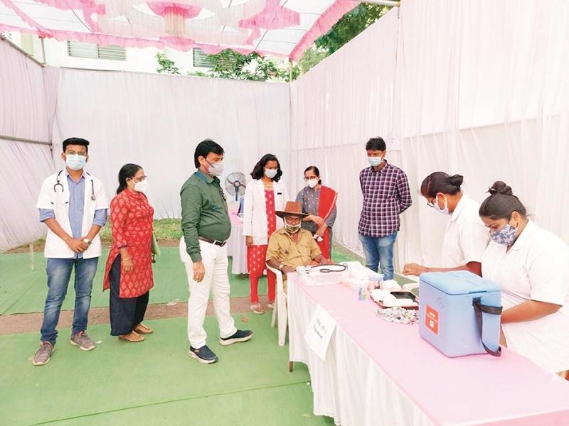 'Every house knocks', Aurangabad crosses 1 million corona vaccination stage; Accelerate vaccination campaign by Aurangabad Municipality | ‘ हर घर दस्तक ’, औरंगाबादने ओलांडला १० लाख लसीकरणाचा टप्पा; मनपाकडून लसीकरण मोहिमेला वेग