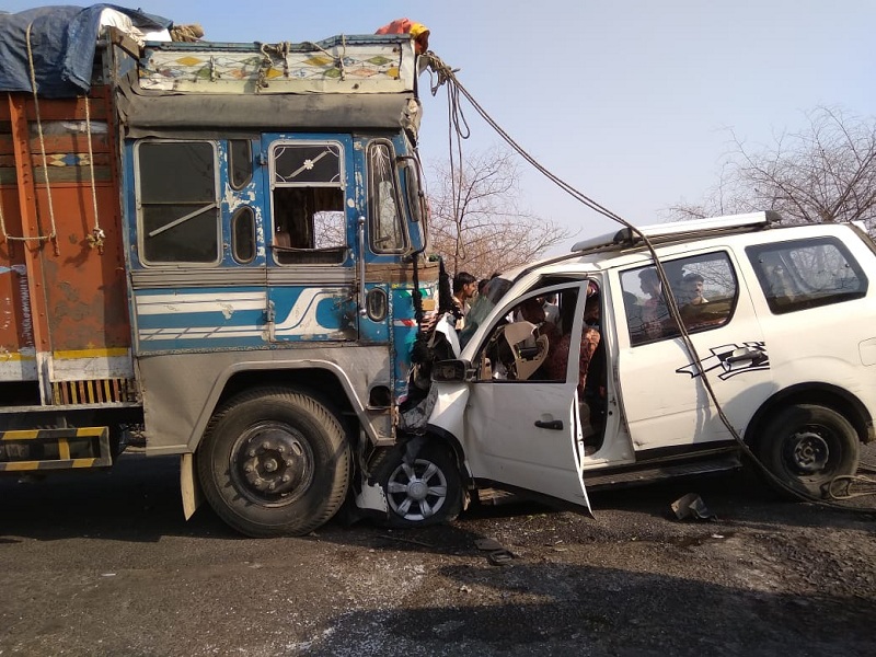 Three Catering workers from Mumbra killed in truck and jeep accident; Four injured | ट्रक आणि जीपच्या भीषण अपघातात मुंब्रा येथील तीन केटरिंग कामगार ठार; चार जखमी