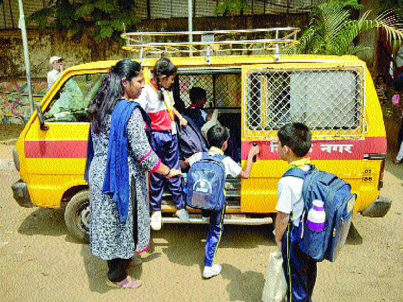  Due to Dombivli's Vanuwa Kaku, parents are also happy, Manisha Bhadkamkar's school van | डोंबिवलीच्या व्हॅनवाल्या काकूंमुळे पालकही निर्धास्त, मनीषा भडकमकर यांची स्कूल व्हॅन