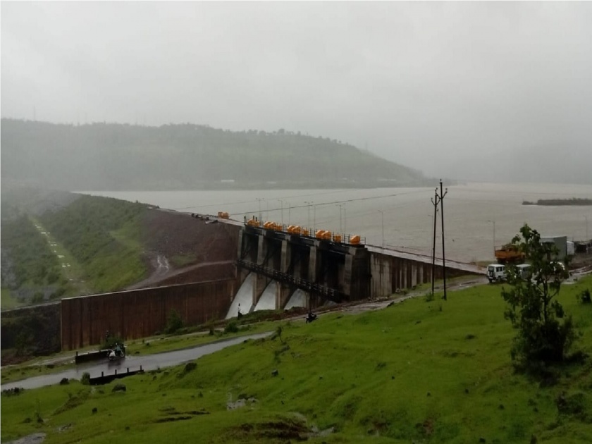 Heavy rain in Patan taluka of Satara district, Discharge of water from the spillway of Wang Marathwadi dam has started | सातारा: वांग मराठवाडी धरणाच्या सांडव्यावरुन विसर्ग सुरू, जलाशयाच्या काठावरील नागरिकांचे स्थलांतर