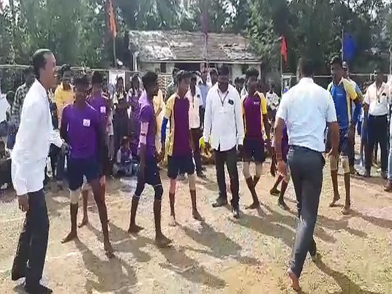 CPI-M against Shiv Sena | माकप विरुद्ध शिवसेनेच्या आमदारांचा रंगला कबड्डी सामना