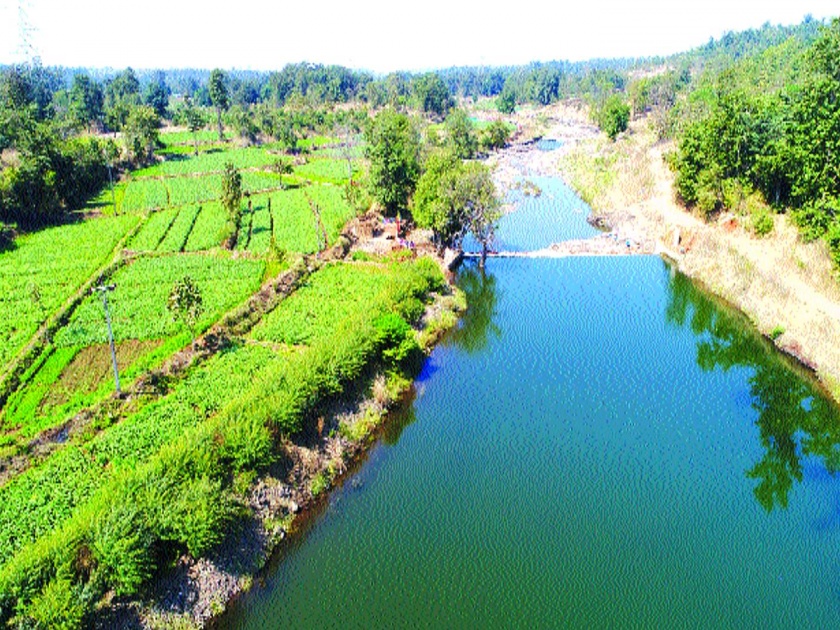 Built in 30 forestry dams in 28 days in the rural area of Murbad | मुरबाडमधील ग्रामीण भागात २८ दिवसांत बांधले ३० वनराई बंधारे