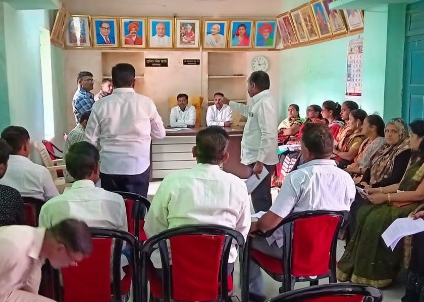 In Bhorsaval tehsil, Varonggaon municipal council gathered questions | भुसावळ तालुक्यातील वरणगाव पालिका सभेत अधिकाऱ्यांवर प्रश्नांचा भडीमार
