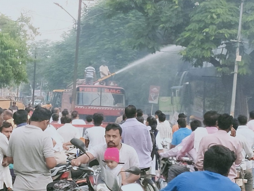 huge fire in super shopee in wardha | हिंगणघाटातील मिलन सुपर शॉपीला भीषण आग