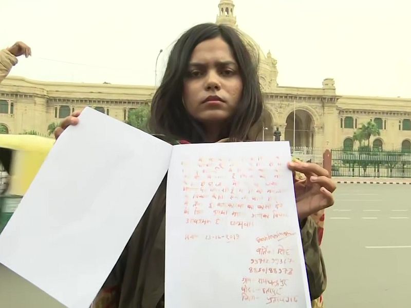 international shooter vartika singh written a letter in blood to amit shah over nirbhaya case | Nirbhaya Case : मी दोषींना फाशी द्यायला तयार; महिला नेमबाजने लिहिले रक्ताने पत्र