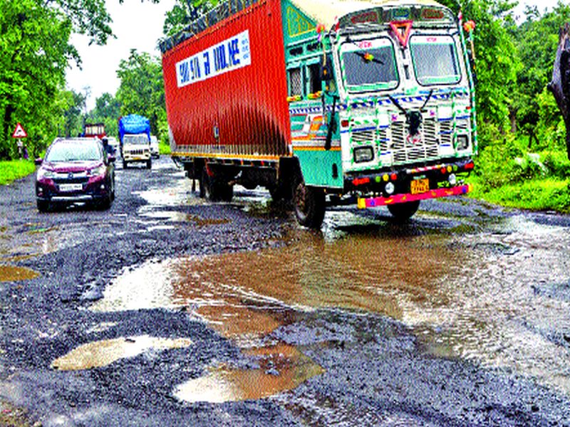 Bhiwandi-Wada-Manor road is dangerous | भिवंडी-वाडा-मनोर रस्ता धोक्याचा
