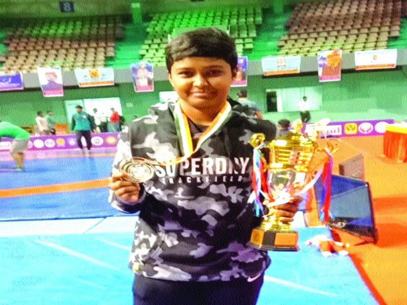 Manali Jadhav became the wrestling champion in Surat | सुरत येथील कुस्ती स्पर्धेत मनाली जाधव ठरली अजिंक्य