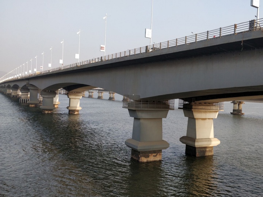 Woman commits suicide with Chimukalya's body | चिमुकल्याच्या मृतदेहासह महिलेची वाशी खाडी पुलावरून उडी घेऊन आत्महत्या