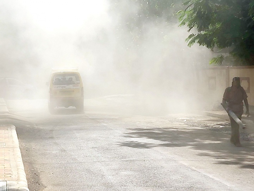 Vashi citizens suffer due to dust | धुळीमुळे वाशीतील नागरिक त्रस्त