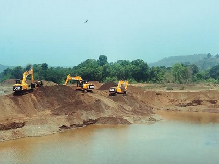 It is impossible to remove silt from Vashishti river before monsoon, Work will stop as soon as it rains | वाशिष्ठी नदीतील गाळ उपसा पावसाळ्यापूर्वी अशक्यच!, पाऊस पडताच काम थांबणार