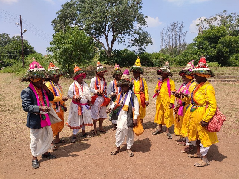 Maharashtra Election 2019 : 'Vasudev arrives', 'Vasudeva arrives' folk artist is in VBA's rally | Maharashtra Election 2019 : 'वासुदेव आला...', 'वंचित'च्या प्रचारात 'वासुदेव आला'