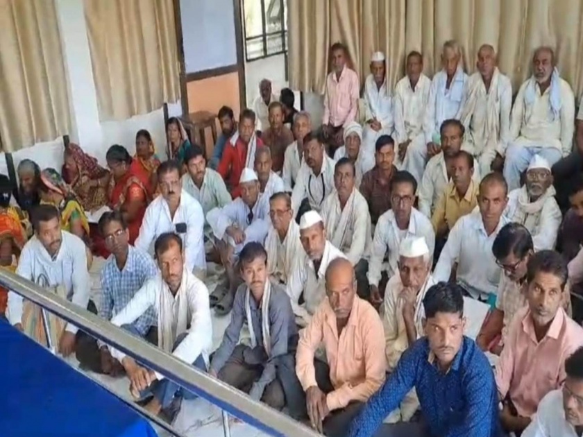 protest of farmers in sangrampur tehsil in buldhana | संग्रामपूर तहसीलमध्ये शेतकऱ्यांचा बैठा सत्याग्रह