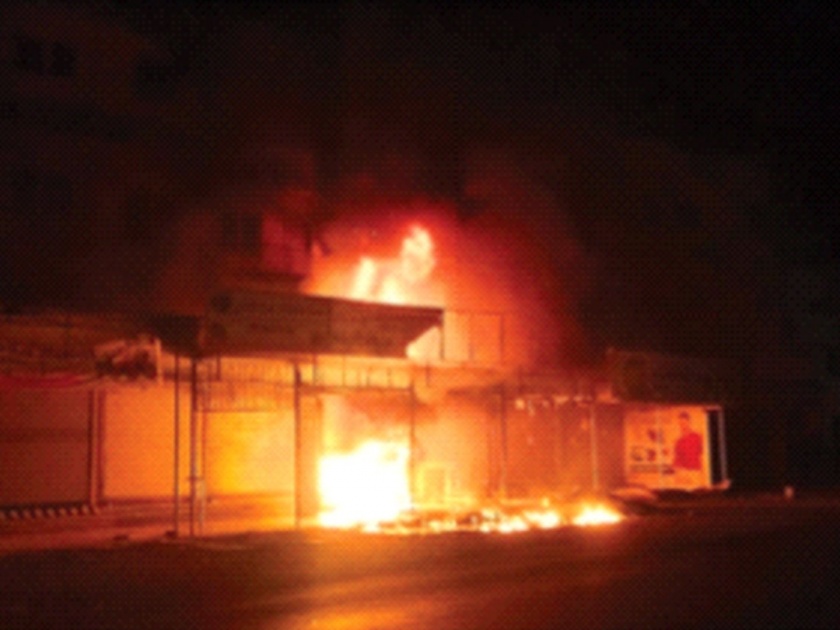 Shop in Swastik Complex in Mangaon fire | माणगाव शहरातील स्वस्तिक कॉम्प्लेक्समधील दुकानाला आग