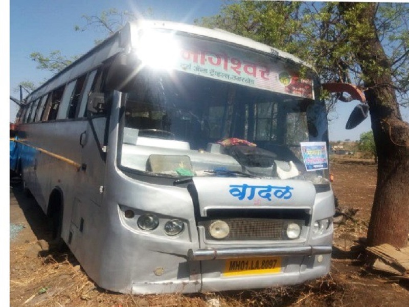 luxury bus accident: 17 injured | व-हाडाच्या लक्झरी बसला अपघात : 17 जण जखमी
