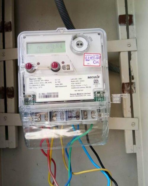 Electricity connections were made by the regular electricity consumers in Sakhegaon | साकेगावात नियमित वीज भरणा करणाऱ्यांचेही वीज कनेक्शन केले कट
