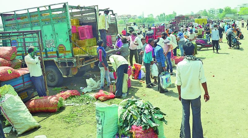 Farmers' orders to sell direct in Nagpur | नागपुरात थेट विक्रीच्या आदेशाचा शेतकऱ्यांना फटका