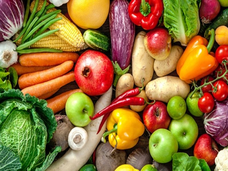 Sanitizing vegetables and fruits is harmful to health; Vegetables, fruits should be washed and used with water | भाज्या, फळांना सॅनिटायजर लावणे आरोग्यास हानीकारक; भाजीपाला, फळे पाण्याने स्वच्छ धुवाव्यात आणि वापराव्यात