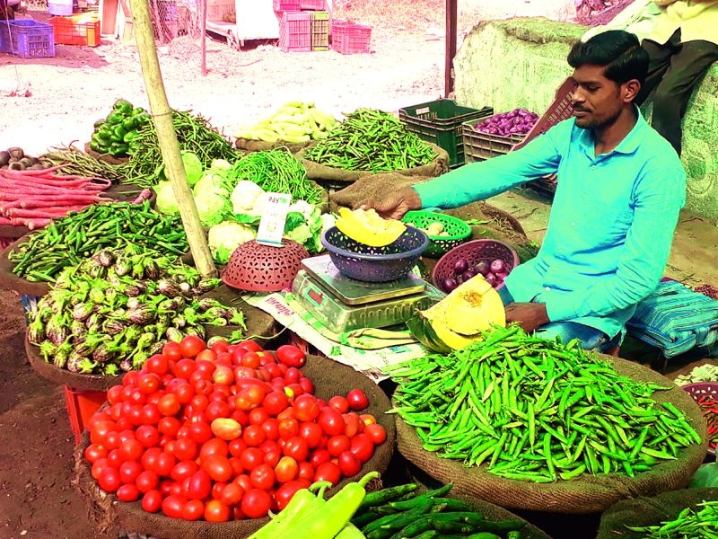 Preference for local vegetables over regional vegetables | परजिल्ह्यातील भाज्यांपेक्षा स्थानिक भाज्यांना पसंती
