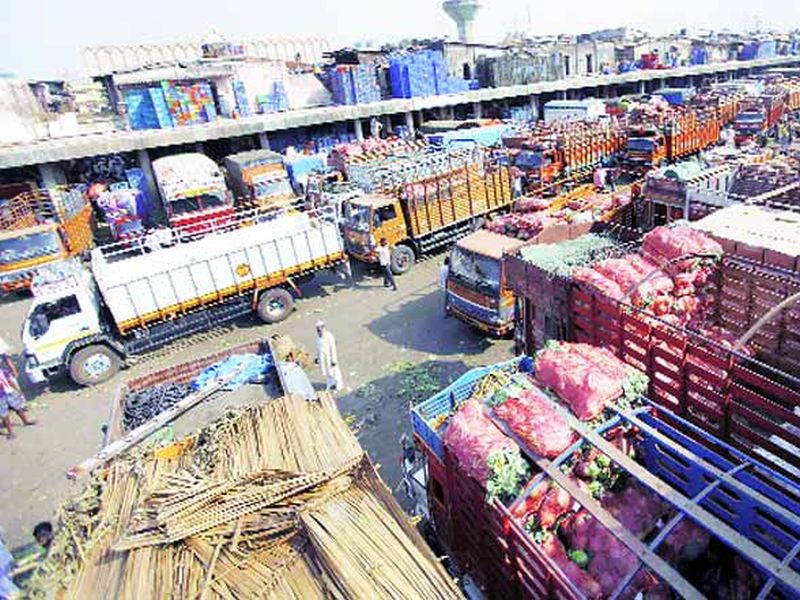 277 trucks arrived in Mumbai; Progress has increased because of the increase in arrivals, but not uprooted! | मुंबईत आलेला २७७ ट्रक भाजीपाला मातीमोल; आवक वाढल्याने भाव गडगडले, तरी उठाव नाही!