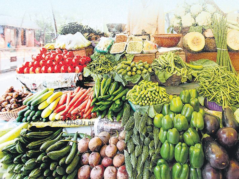 Vegetable prices rise in Mumbai; Customer worried | मुंबईमध्ये भाजीपाल्याचे दर वाढले; ग्राहक चिंतित