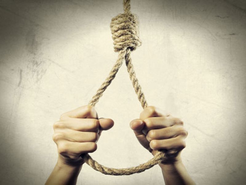 Vegetable seller commits suicide by hanging in Nagpur | नागपुरात भाजीविक्रेत्याने केली गळफास लावून आत्महत्या