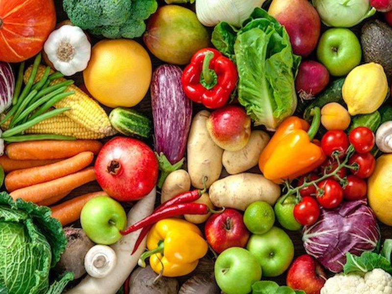 Add these natural ingredients fruits and vegetables in your diet to reduce cancer | भारतामध्ये वाढता कॅन्सरचा धोका; डाएटमध्ये या फळांचा आणि भाज्यांचा समावेश करा!