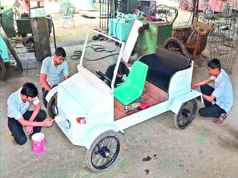 E-Vehicle Madeby student from Waste garbage materials | भंगारात टाकलेल्या वस्तूंपासून विद्यार्थ्यांनी बनवले ई-व्हेईकल