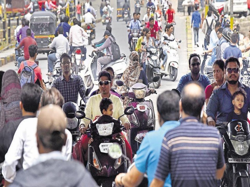 two-wheeler numbers Significant increase , city's vehicals data released by RTO | दुचाकींची गर्दी जाहली उदंड , प्रादेशिक परिवहन कडून शहरातील वाहनांची आकडेवारी जाहीर
