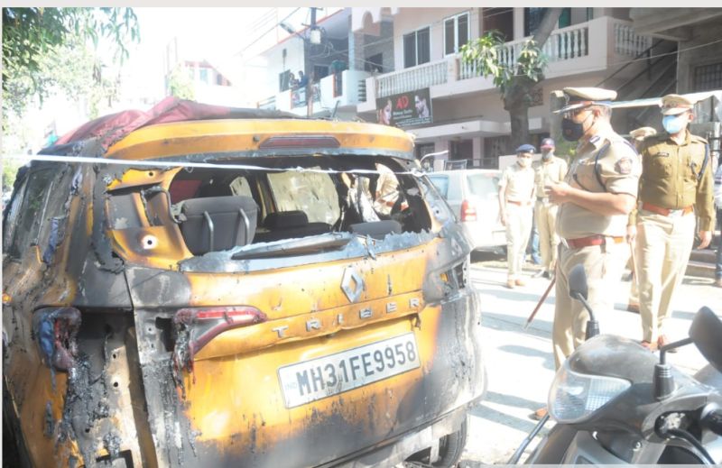 Two arrested for burnt cars in Nagpur | नागपुरात गंजेट्यांनी जाळल्या कार, दोघांना अटक