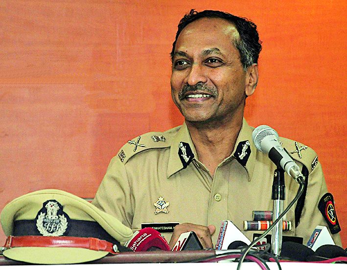 Police Commissioner scolded on the issue of gambling dent in Nagpur | नागपुरातील जुगार अड्ड्यावरून पोलीस आयुक्तांची फटकार