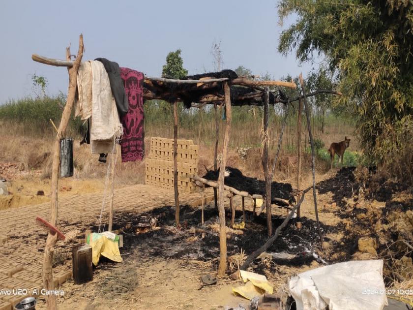 mandapa caught fire and the bricklaying laborer was burnt to death; Incidents in Khedi village | मंडपाला आग लागल्याने विटा टाकणारा मजूर जळून खाक; खेडी गावातील घटना