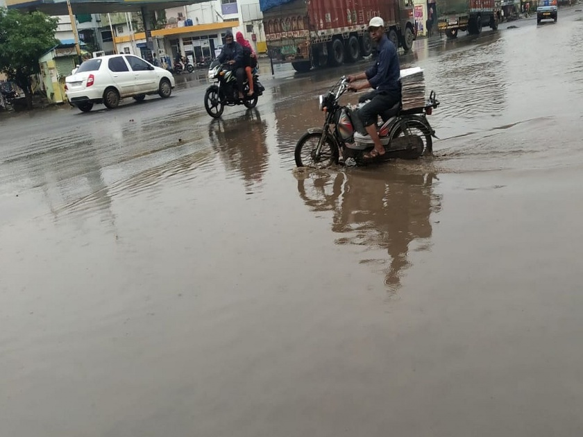heavy rains in Pune again; Water flowed into several houses | Video : पावसाने पुणेकरांना पुन्हा झोडपले; अनेक घरात पाणी शिरले
