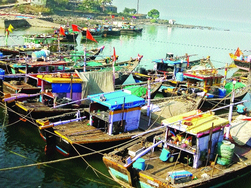 Konkan fishermen suffer due to diesel money not returns | डिझेल परताव्याअभावी कोकणातील मच्छीमार त्रस्त