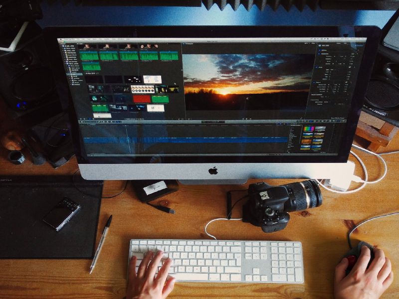  Big opportunities for video editing | व्हिडीओ एडिटिंग क्षेत्रात मोठ्या संधी