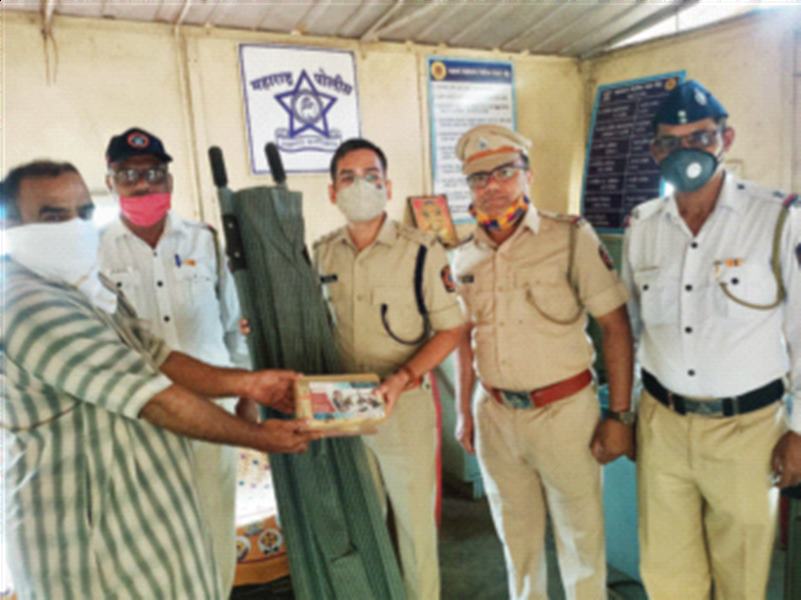 Distribution of emergency kits under 'Mrityunjay Doot' | ‘मृत्युंजय दूत’अंतर्गत इमर्जन्सी किटचे वाटप