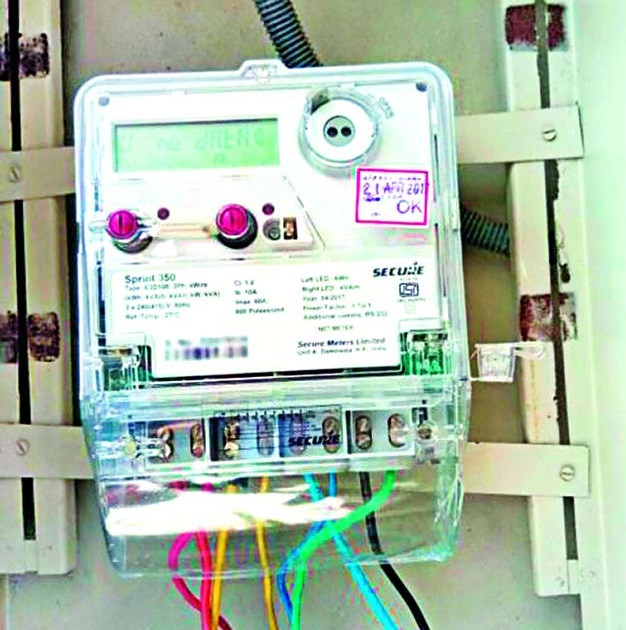 Extra power bills due to radio frequencies | रेडिओ फ्रिक्वेन्सी मीटरमुळे अवाजवी वीज बिले