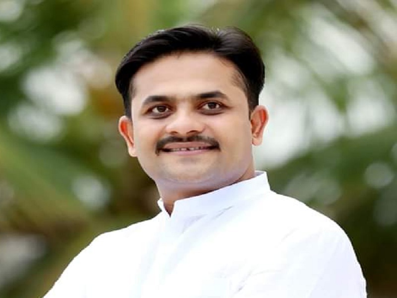 Vikrant Gojamgunde of Congress elected as mayor of Latur, two BJP corporators rebels | सत्ताबदलाचा भाजपला दणका; बहुमत असतानाही लातूरमध्ये कॉंग्रेसचा महापौर
