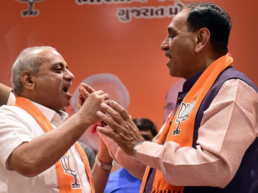 Vijay Rupani again Gujarat Chief Minister; BJP's confusion in Himachal, Dhumal-Thakur Raski Koch | विजय रूपाणी पुन्हा गुजरातचे मुख्यमंत्री; हिमाचलात भाजपाचा गोंधळ, धुमल-ठाकूर रस्सीखेच